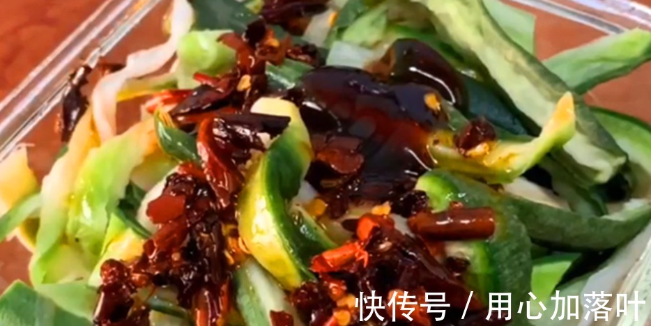 天冷了，碰到此菜别手软，一次买50斤，晒干囤起来，冬天吃特别香！