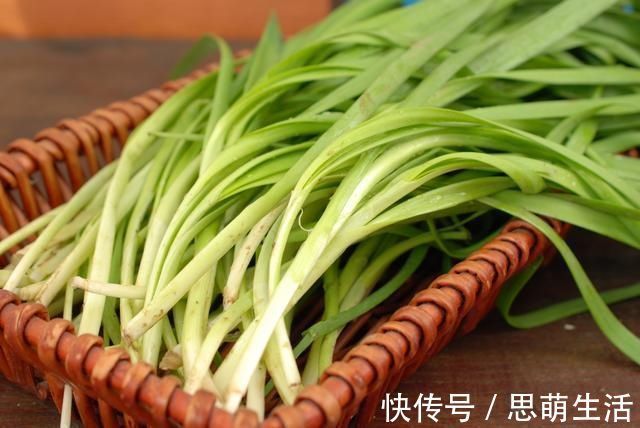 搅拌|面丁饺子姥姥最拿手，鸡蛋和面丁搅一搅拌馅儿太香了，美味