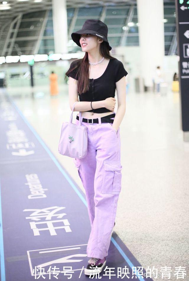 今年大火的“短款t”，很适合小个子女生，配这几条裤子显高好看