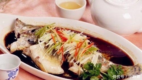 蒸鱼时, 很多人都犯了这6大错误, 导致鱼肉不鲜也不嫩, 还有腥味!