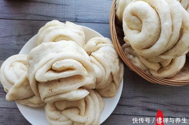 有的人爱吃花卷却不会拧，看看我介绍的这两种方法，简单易操作