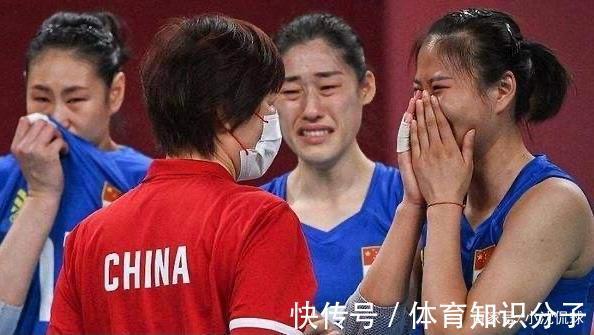 女排|郎平近照流出,回归美国庆祝大寿,与女儿亲密合影,无缘重返女排