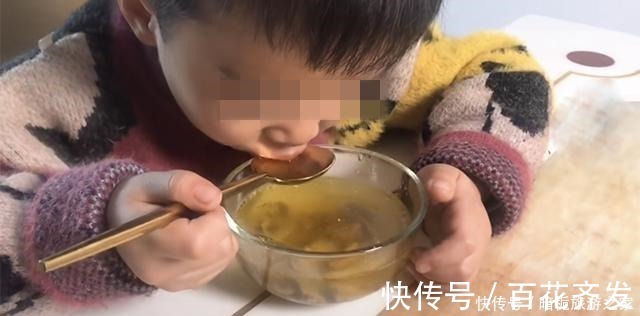 钙质|想让孩子“高人一等”,从3岁开始补钙,如今8岁成全班“最矮”