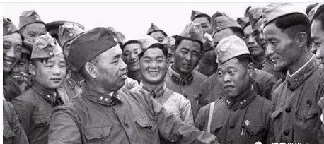 青年|政委经过刑场,顺便救下一个青年,后成为我国王牌军长