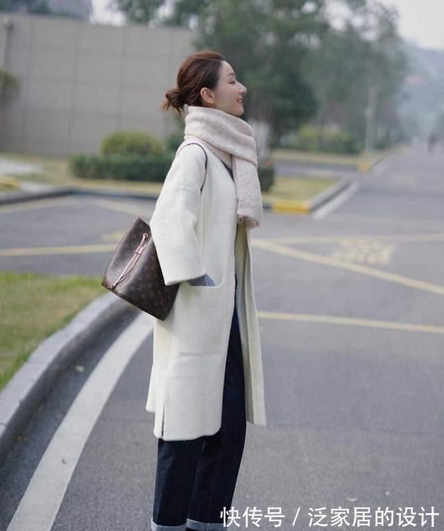 穿法 精选4款直筒牛仔裤穿法:小姐姐上身示例百搭配围巾显干练又修身