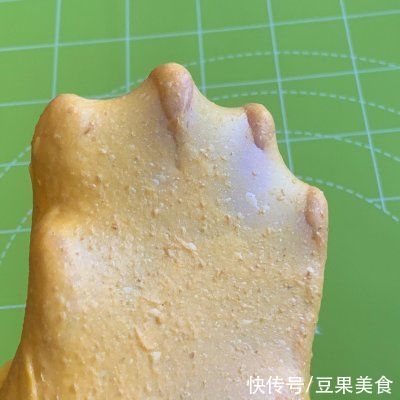 你和幸福就差这一份毛毛虫南瓜全麦排包
