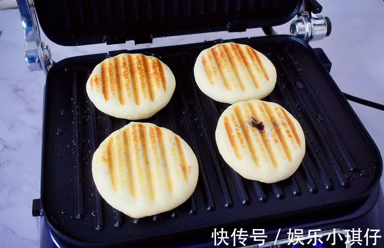 外酥|红豆沙饼，外酥里嫩，软糯美味热乎乎