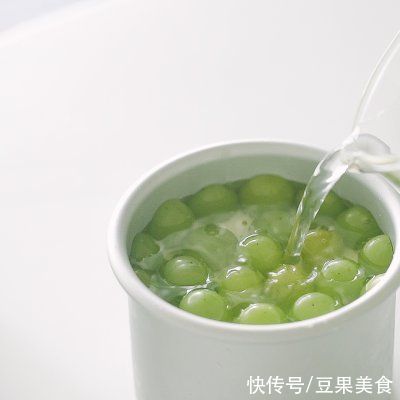 青提慕斯蛋糕|鲜香美味,你从来没吃过的青提慕斯蛋糕