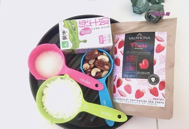 好吃|家有剩余的巧克力吗给孩子做个漂亮的巧克力奶球吧,简单好吃