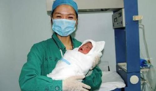 林殊|产妇分娩后大出血,因满身“纹身”医生束手无策找不到救命通道