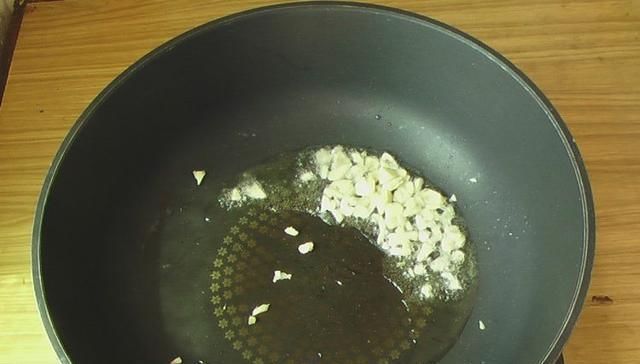 小叶茼蒿|失眠最怕的菜，睡不着觉的人要多吃，帮助睡眠，一觉睡到自然醒