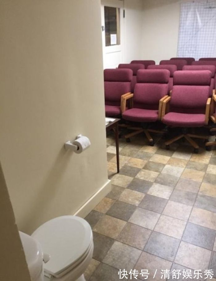 冰淇淋店|30间地狱般的卫生间设计,可能设计师从未上过厕所,开开眼界吧!