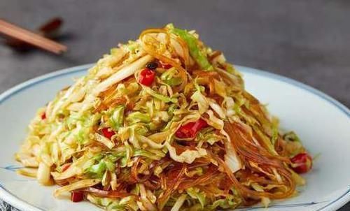 炒粉条时,焯水后不能直接炒,教你此做法,粉条根根分明,不成坨