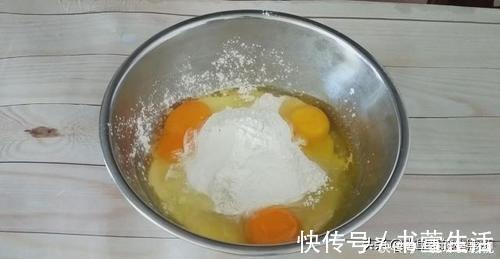 面包|教你面包最简单的做法，不用烤箱不用蒸，暄软拉丝，再也不用买了