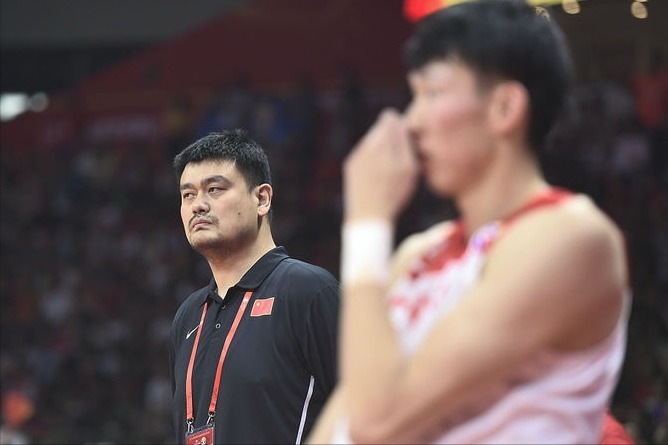 nb姚明NBA时被称“支那人”，面对科尔欺负，姚明霸气回复让他闭嘴