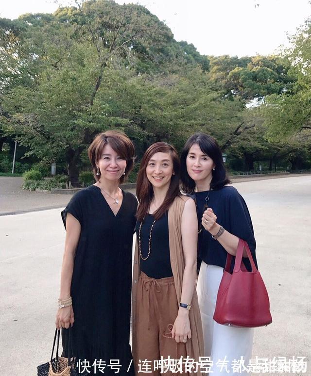 大地色|日本主妇们的日常穿搭晒照年过50岁的女人,依旧穿的美丽优雅