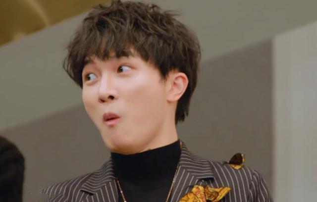 宣布刘柏辛和华晨宇票数时, 周深表情惊讶, 毛不易的反应更真实