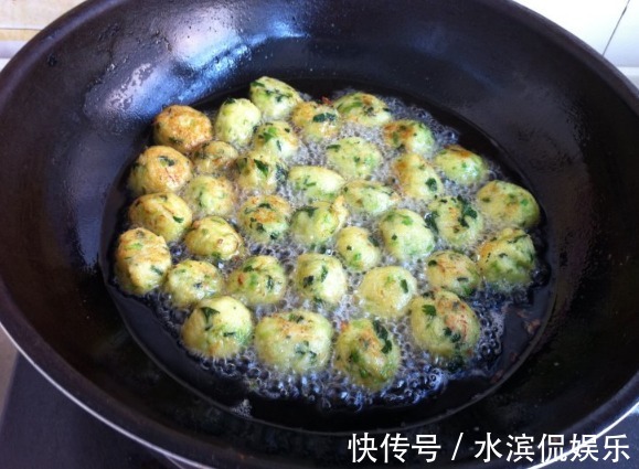 做萝卜丸子,别光加面粉,多加一样,丸子更酥脆,教你正确做法