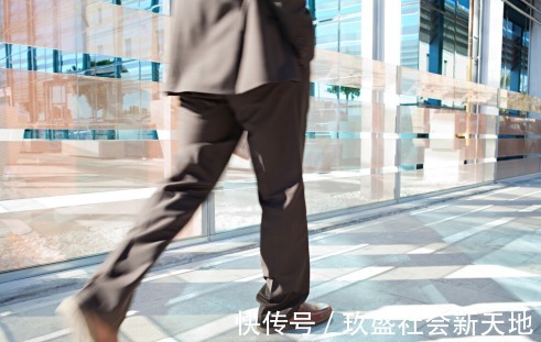 老伙计们|大爷告诉你:高血压患者生活中避免做这几件事,血压慢慢稳下来