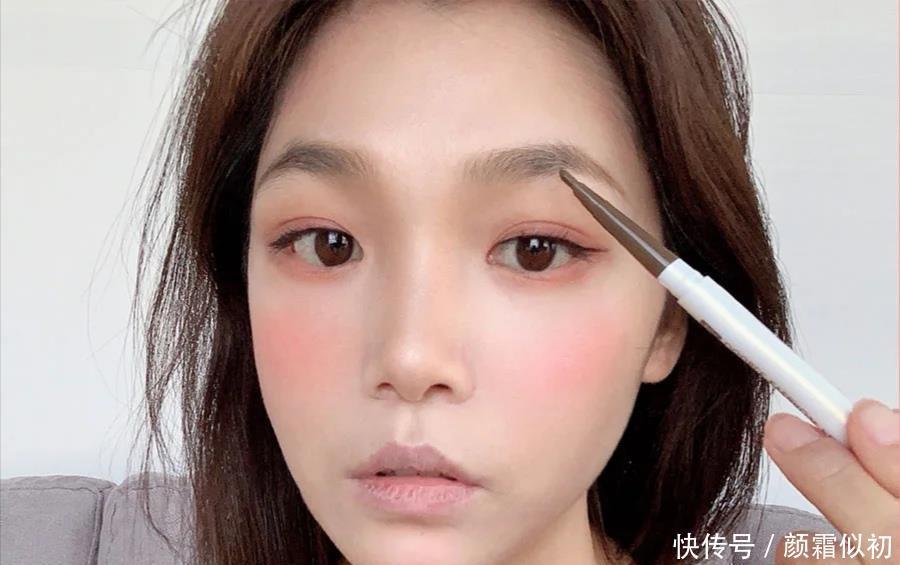 女人不管多懒也要学会化淡妆,简单几步,让你美美的出门