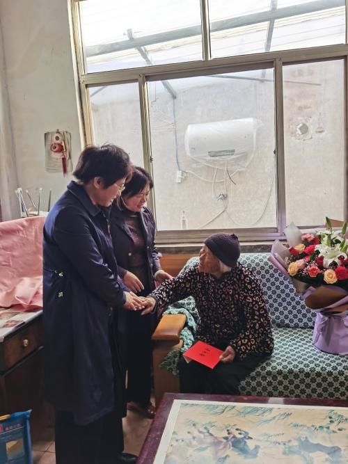 党日|市外办党员赴牛庄镇、龙居镇开展“学英雄见行动、守初心担使命”主题党日活动