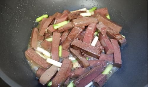 这菜是人体“清道夫”,补血养颜效果好,春天更是要常吃