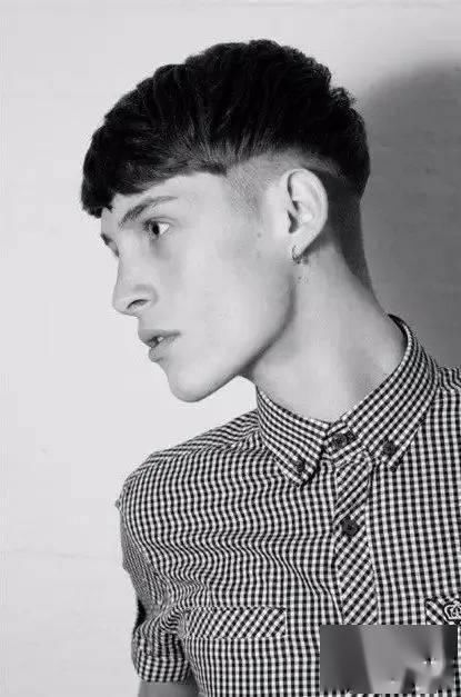 与颜值无关，让女生脸红心跳的5款男生发型！