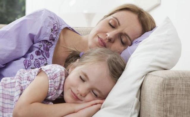 特别|睡前家长经常对孩子做2件事，孩子记忆力好更聪明，而且情商还高