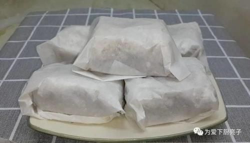 半斤红枣,1斤糯米,蒸一蒸包一包,比粽子还好吃,个个香糯不粘牙