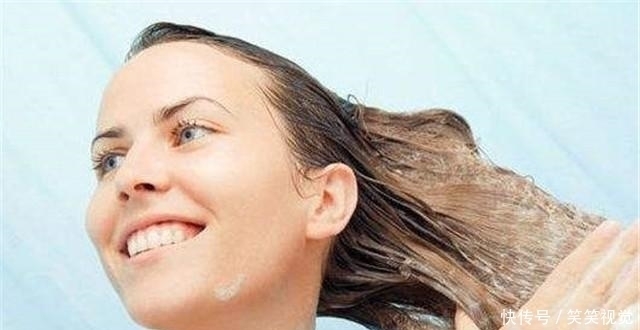 柔顺|女人洗头前,先用一遍护发素,可能会有3个好处,您明白了吗