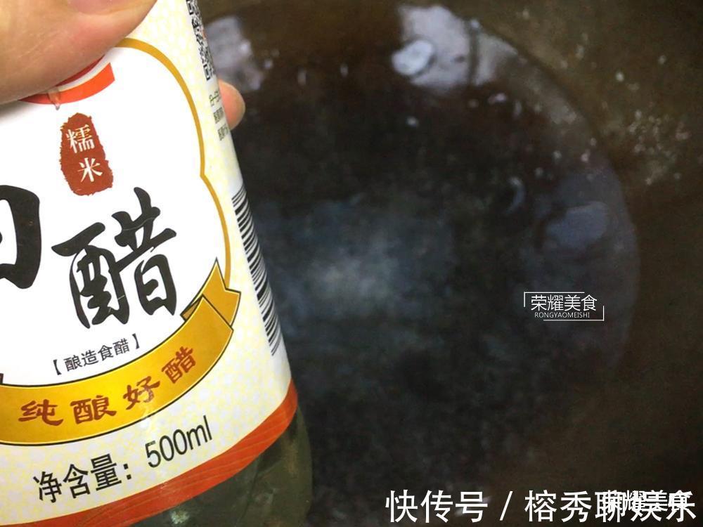 步骤|炒土豆丝时，有的人在第一步就做错了，多加一个步骤，爽脆不发黑