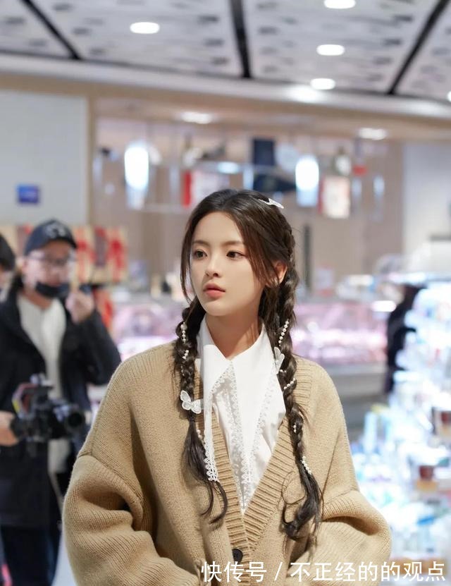 短发 40女人尽量少留长发、烫小卷,今年这3种发型正火,减龄特洋气