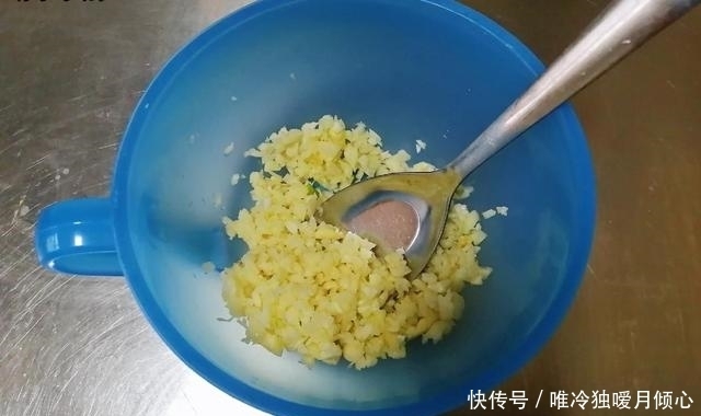 营养|大虾此样做,像薯条一样口感焦酥,营养美味,不剥虾皮就能吃