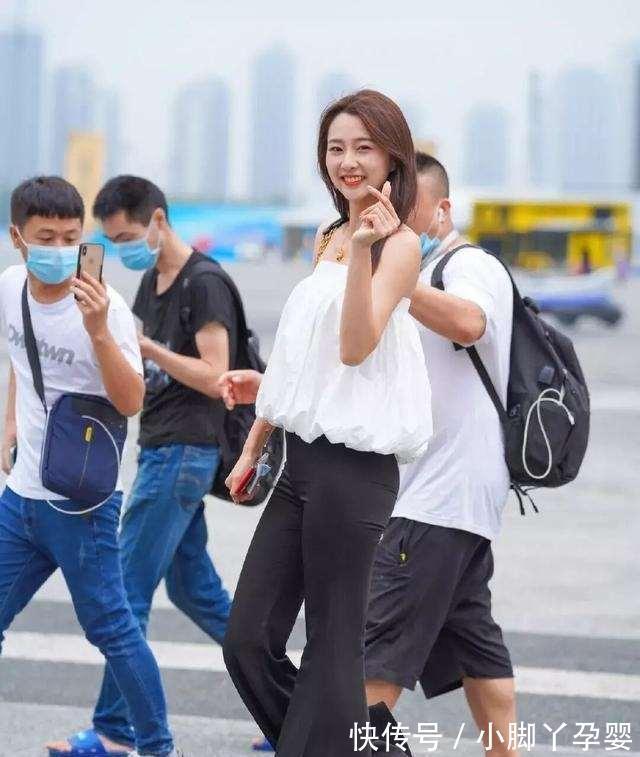 v领|美女裤子太普通,全靠上衣来“撑场面”了