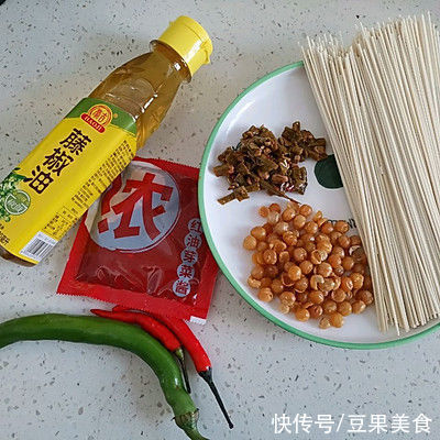 #清香麻爽秒入魂#麻辣芽菜拌面
