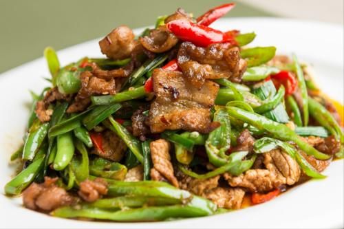 水泡|解冻猪肉，不要直接用水泡，教你一招，10分钟快速解冻，新鲜如初