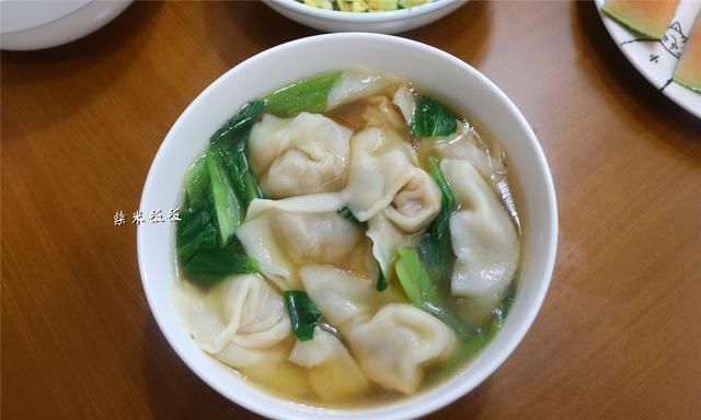 我家包馄饨,从不买馄饨皮晒出馄饨皮做法,网友太简单了