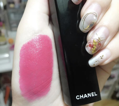 颜色|黄皮一定别涂的四只“玫瑰色”，显黑又显老，分分钟被吐槽