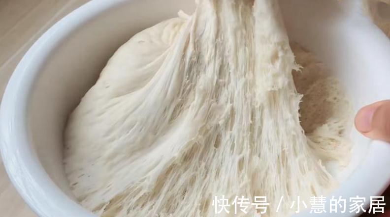 天冷了发面难?记住“一放两技巧”,30分钟发好,馒头饱满又暄软