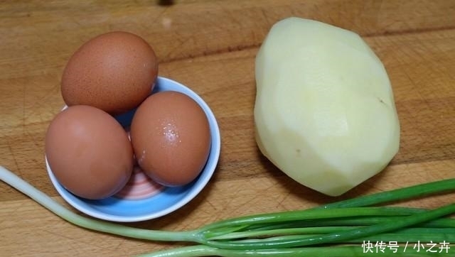 土豆|半个土豆加3个鸡蛋,不到10分钟做好一份早餐饼,营养全面味道好