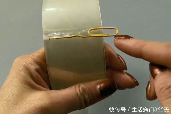 妙用|把回形针插在手机上,看到的都说聪明,解决了很多人都困扰的难题