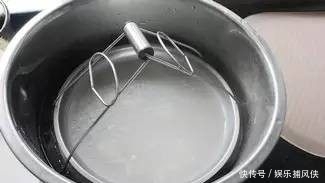 人人|凉皮自己在家就能做,做法简单又干净,学会这个窍门,人人都能做