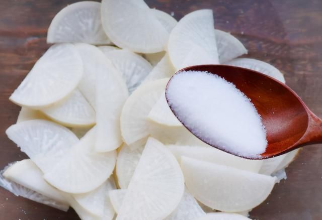  开胃|腌萝卜这做法我用了十几年，爽脆不回软，一次做20斤，开胃更下饭