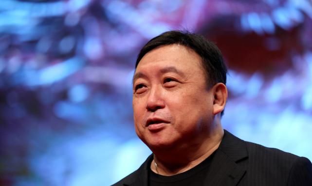 而唯一没有变的是金毛狮王谢逊,依旧是徐锦江来饰演,这可能会是整个