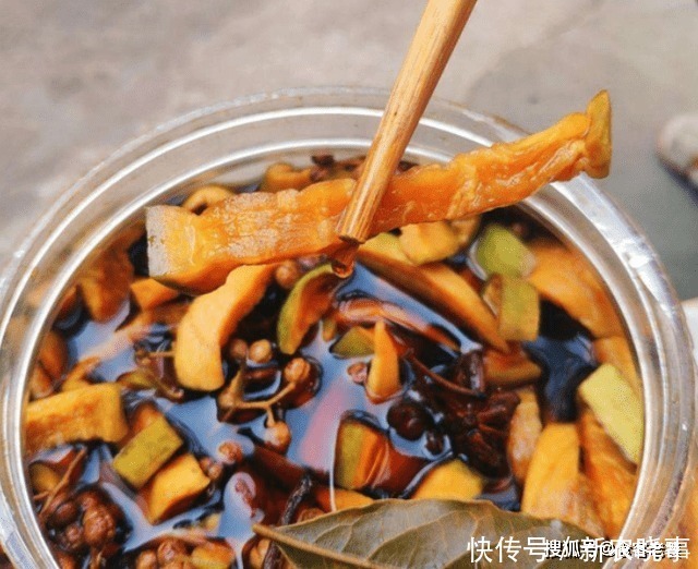 身体|咸菜对身体有害？农村老人顿顿都吃咸菜，为何依然高寿？