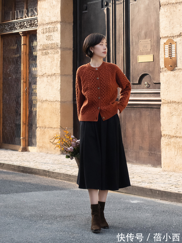针织衫|冬天建议30+女性多穿“半身裙”,选这4款就够了,搭配起来很优雅