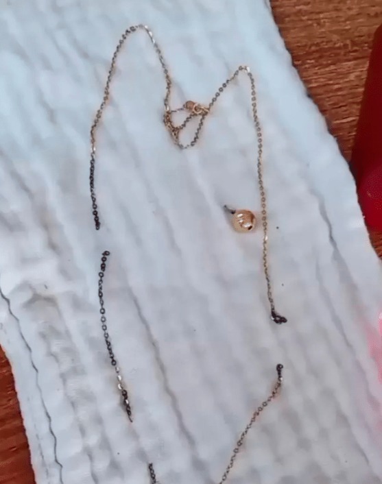 项链|广西一女子打火机烧黄金项链，结果一烧就断，反遭金店嘲笑太无知