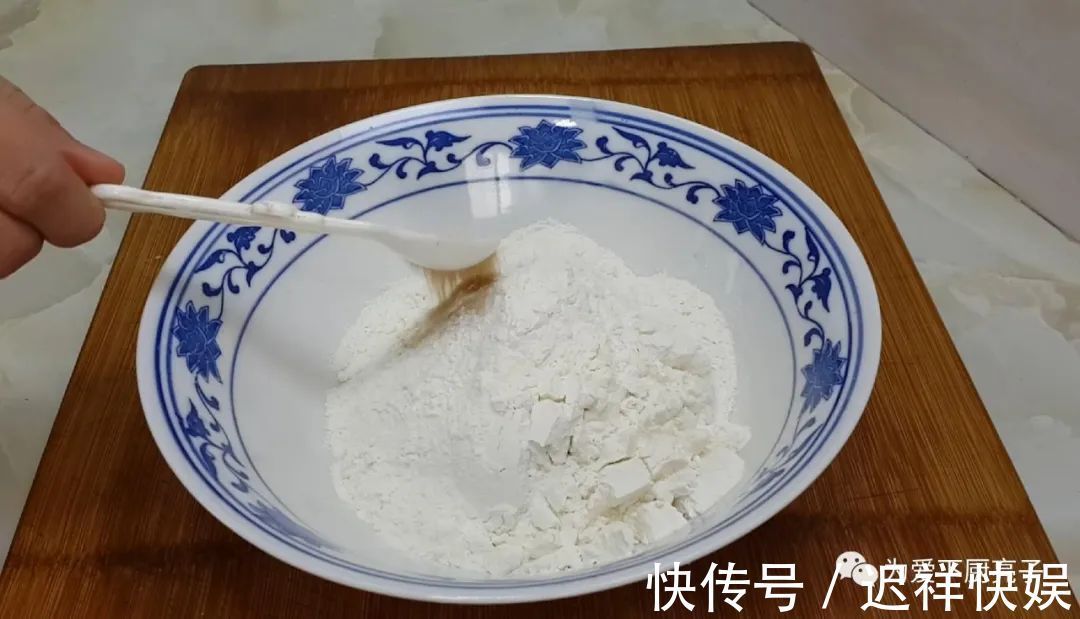 香酥|面粉别再烙饼了,试试这么做,个个香酥又掉渣,新手也能一次成功