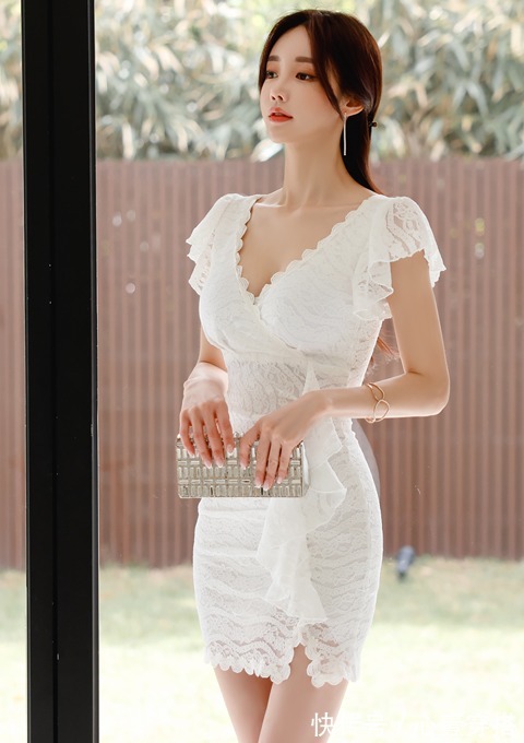 时尚|女神孙允珠时尚搭配:山茶栀子童话庭园花魅连衣裙