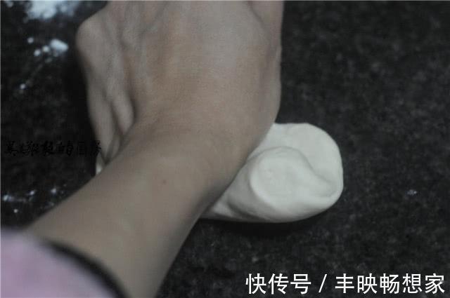 蒸馒头和包子,要学会“三次醒发”,不然出锅后死皮、塌陷口感差